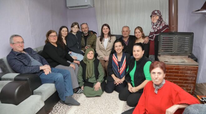 Gencan, her akşam farklı hanelerde