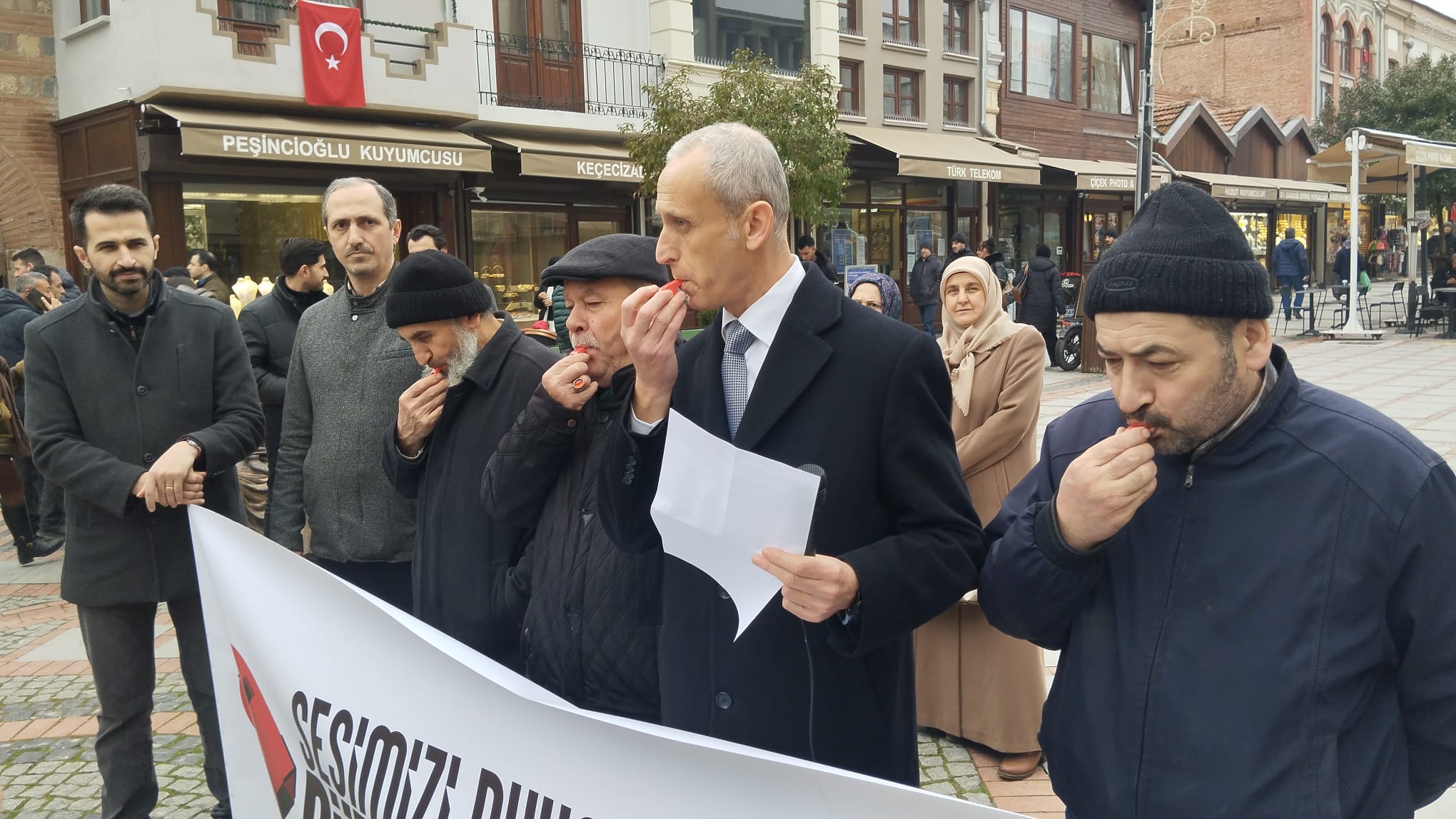 Geçerli görselin alternatif metni yok. Dosya adı: saadet-1.jpeg