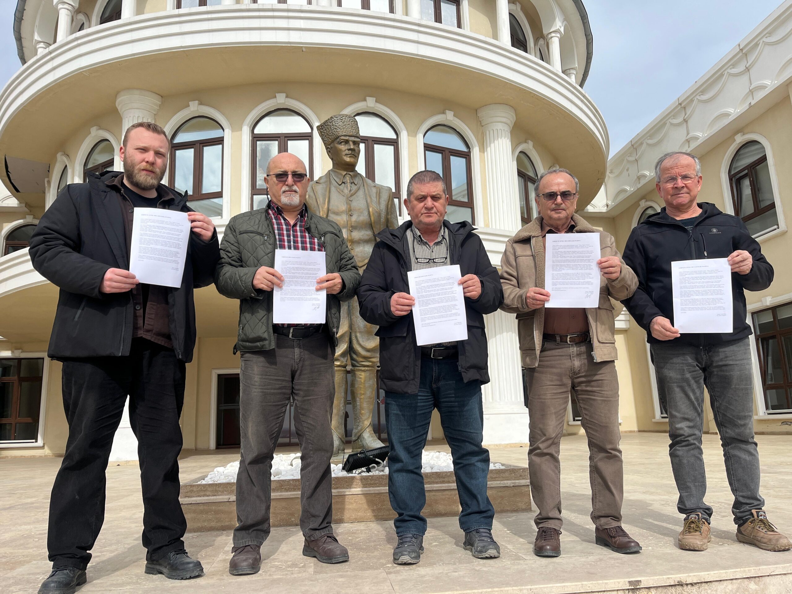 Geçerli görselin alternatif metni yok. Dosya adı: sol-parti-scaled.jpg