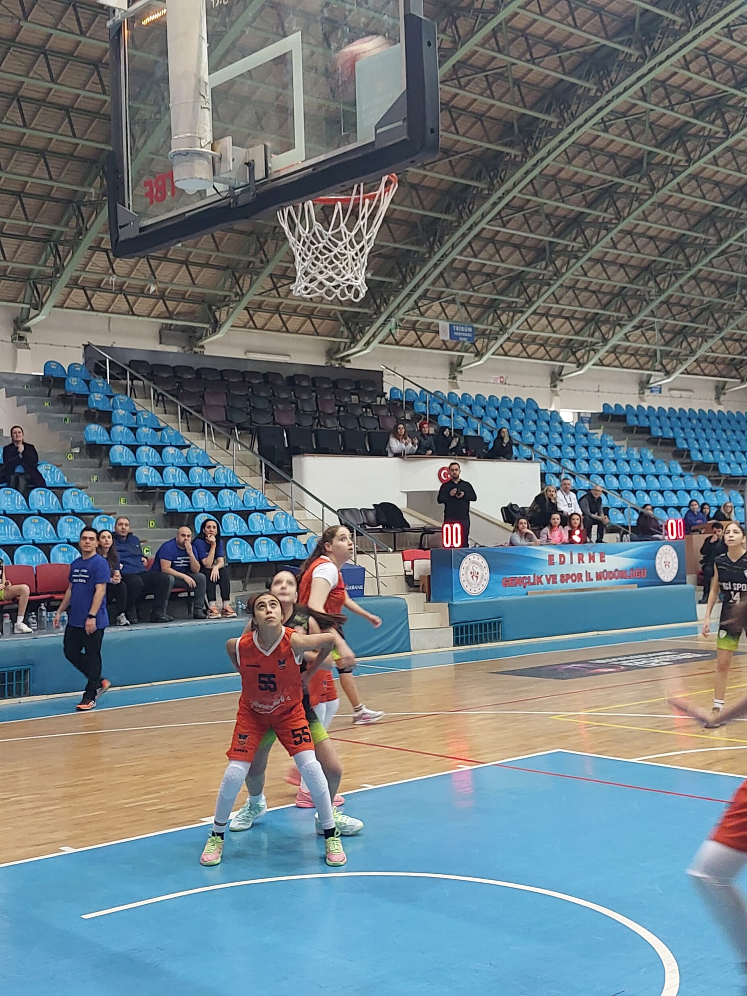 Geçerli görselin alternatif metni yok. Dosya adı: u-basket.jpg