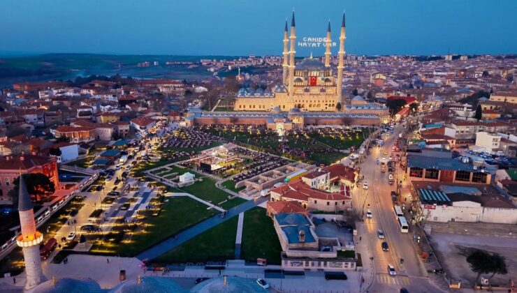 Selimiye meydanında 7 bin 500 kişilik iftar!