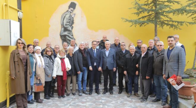 ‘Devrim yasalarını yok saymak, bindiği dalı kesmektir’