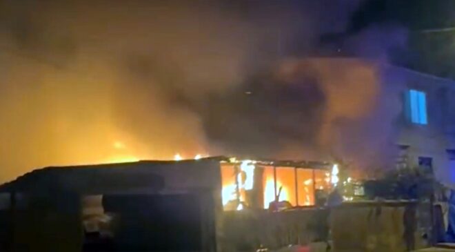 Ev ve otomobil kül oldu!