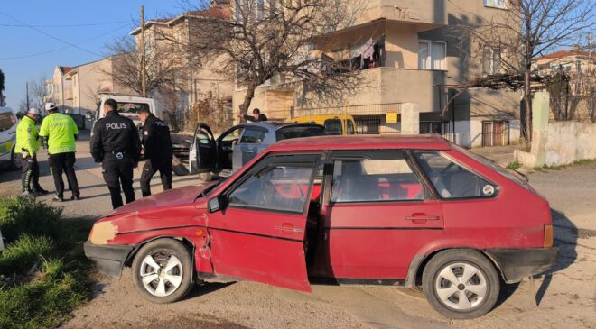 İki otomobil çarpıştı; 1 yaralı