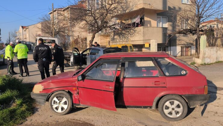 İki otomobil çarpıştı; 1 yaralı