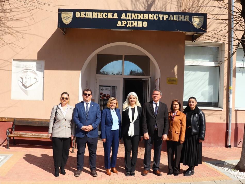 Geçerli görselin alternatif metni yok. Dosya adı: bulgar-ziyaret.jpg