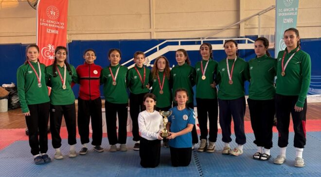 Kadın güreşçilerin başarısı