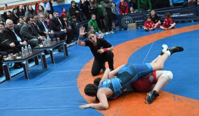 Duygu dolu güreş şampiyonası