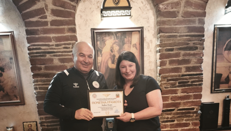 Komşudan milli antrenör Kara’ya jest