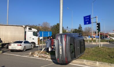 İki otomobil çarpıştı; 4 yaralı!