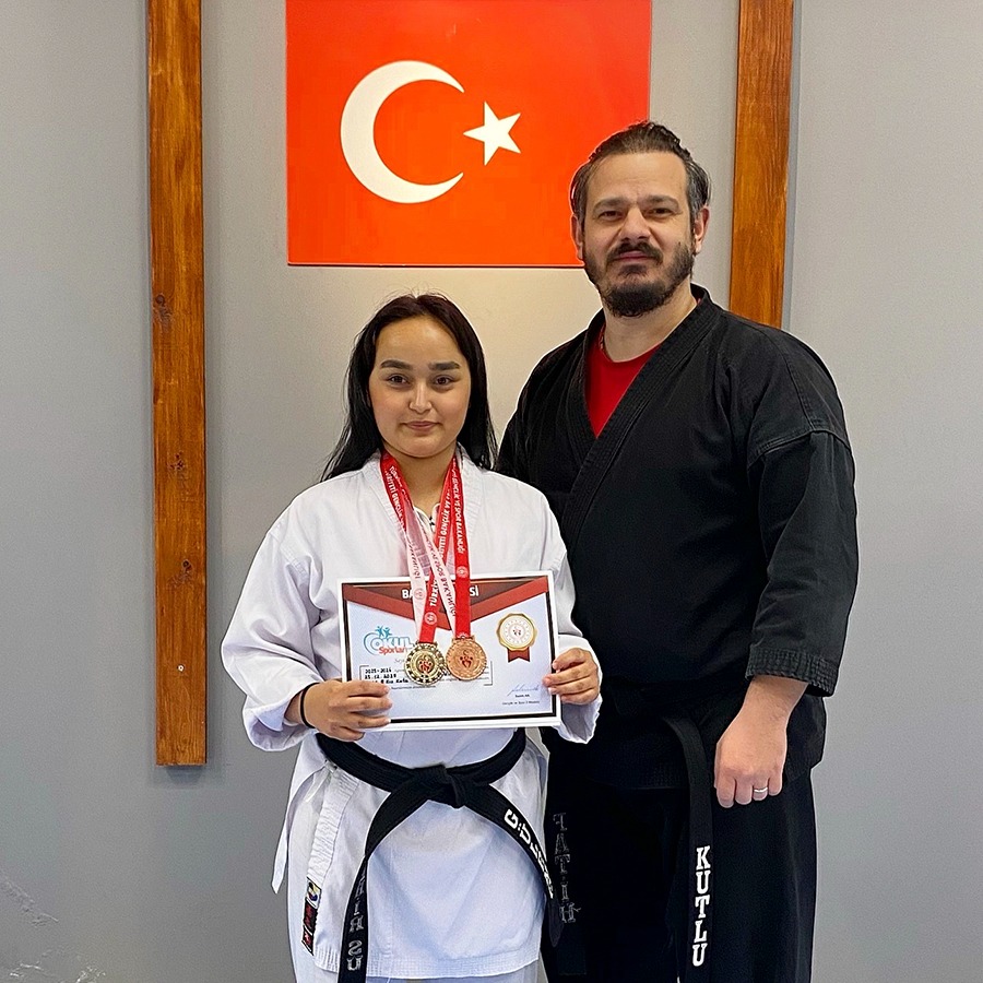 Geçerli görselin alternatif metni yok. Dosya adı: kutlu.jpg