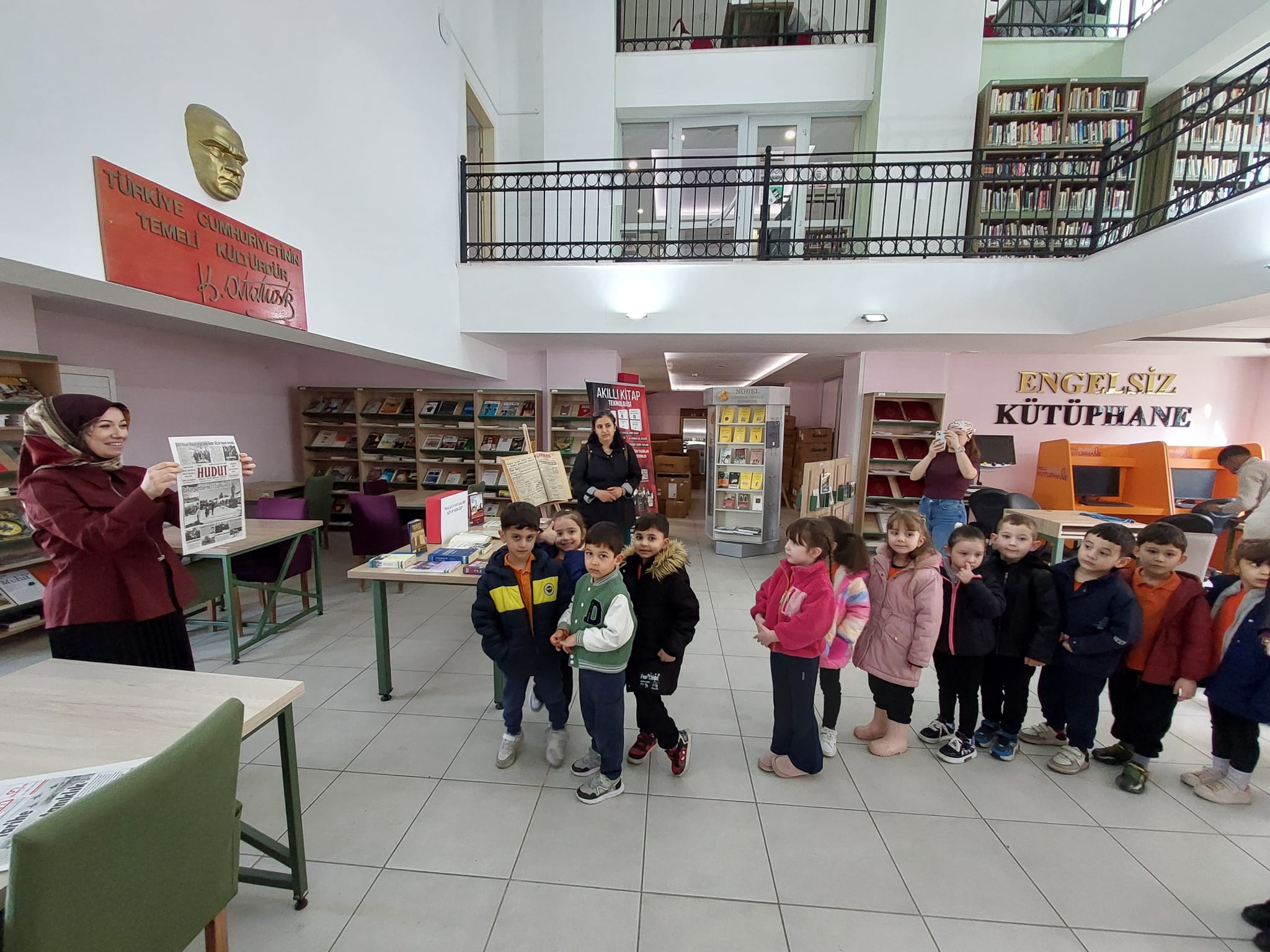 Geçerli görselin alternatif metni yok. Dosya adı: kutuphane.jpg