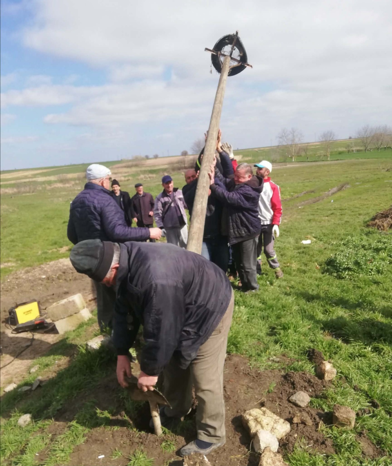 Geçerli görselin alternatif metni yok. Dosya adı: leylek-yuvasi.jpg