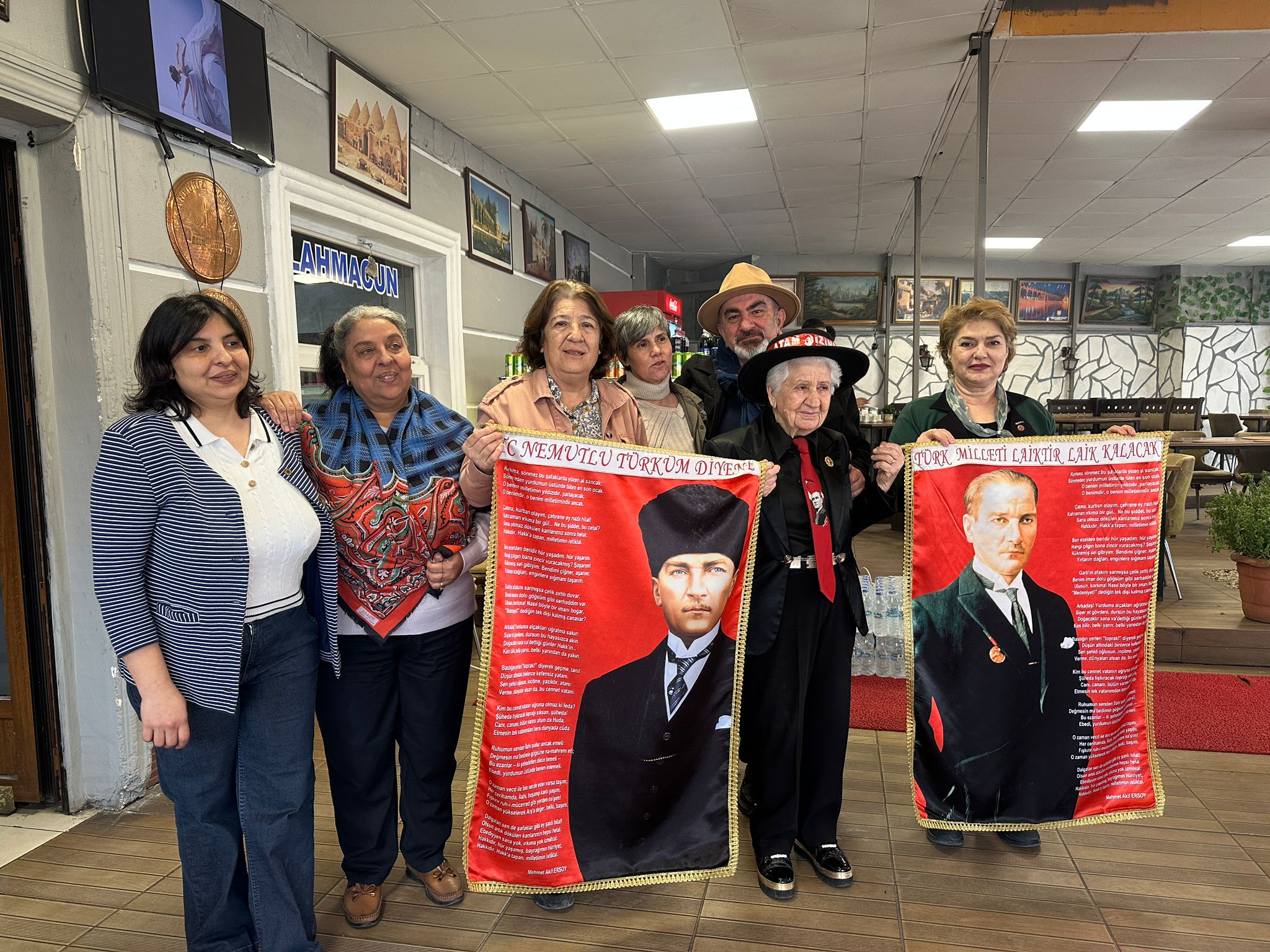 Geçerli görselin alternatif metni yok. Dosya adı: romanlar-tanrikulu-2.jpeg