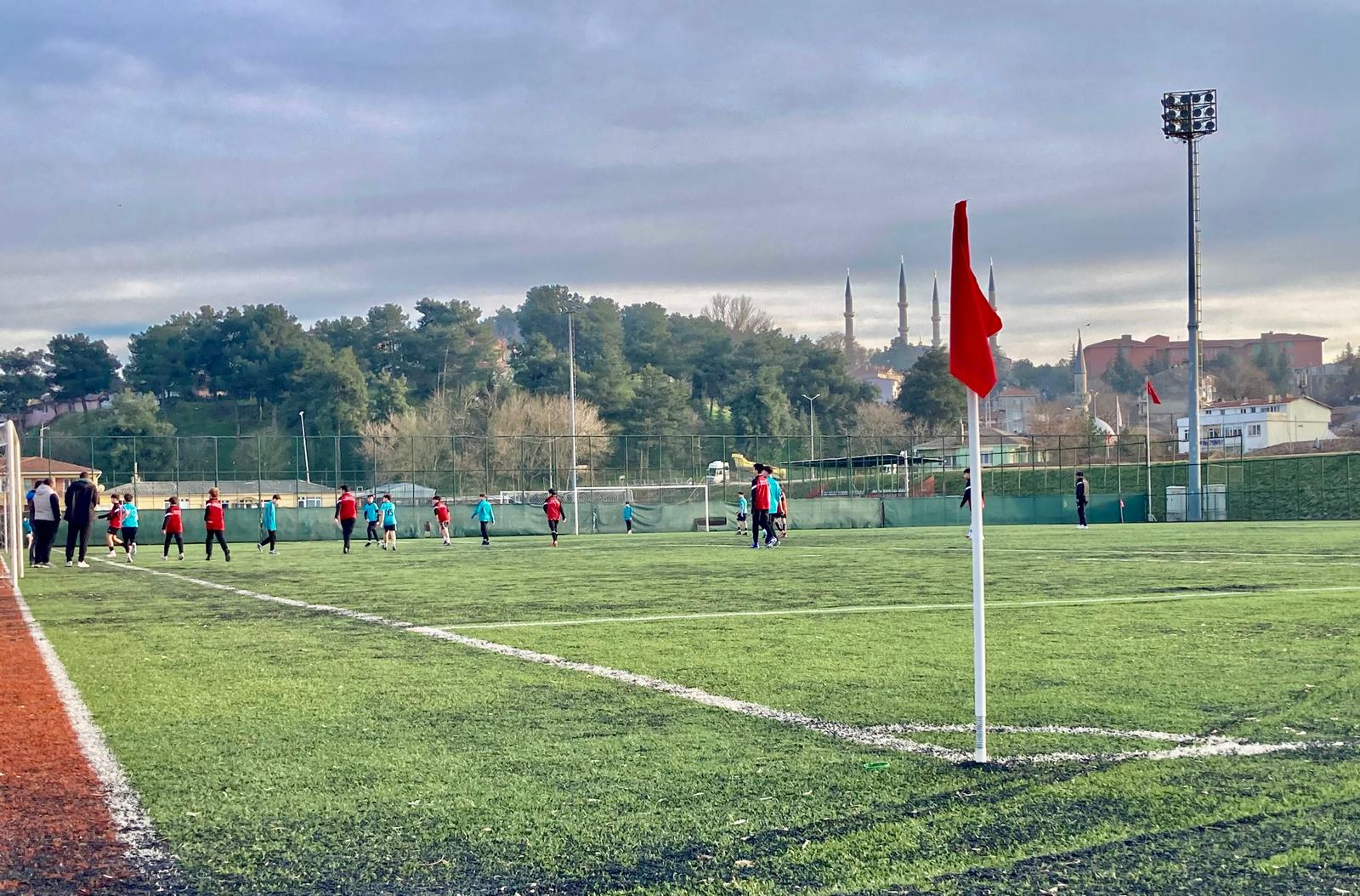 Geçerli görselin alternatif metni yok. Dosya adı: sarachane-sahasi.jpg