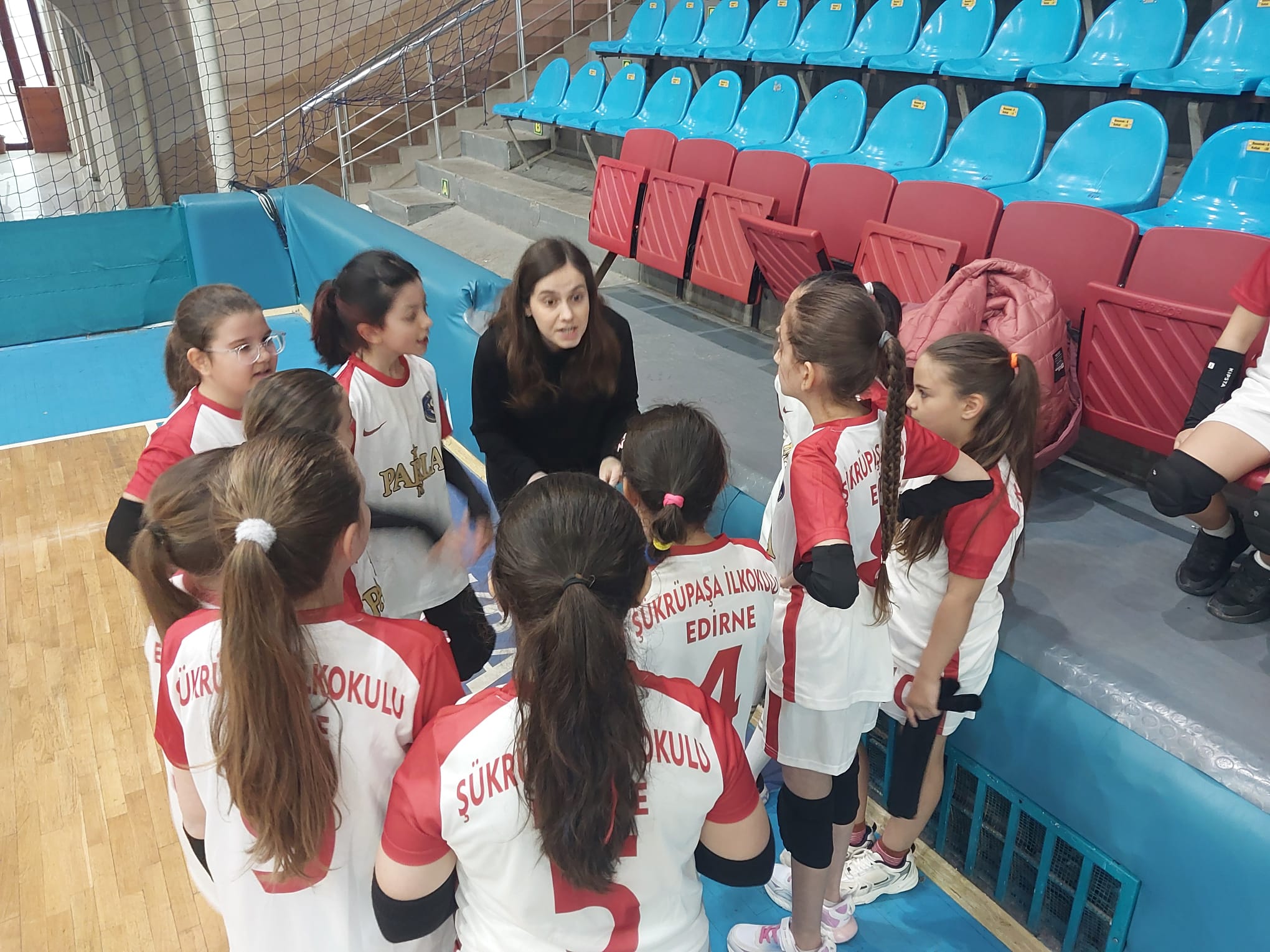 Geçerli görselin alternatif metni yok. Dosya adı: sukrupasa-voleybol.jpg