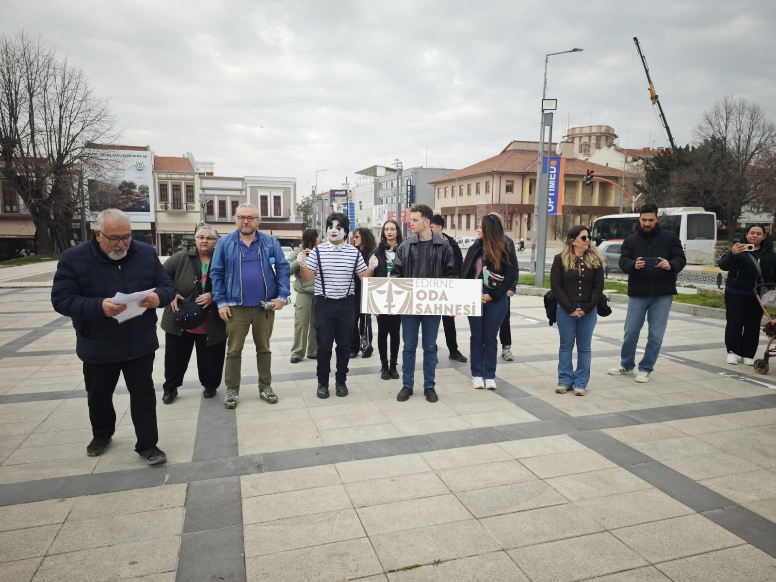 Geçerli görselin alternatif metni yok. Dosya adı: tiyatro-4.jpeg