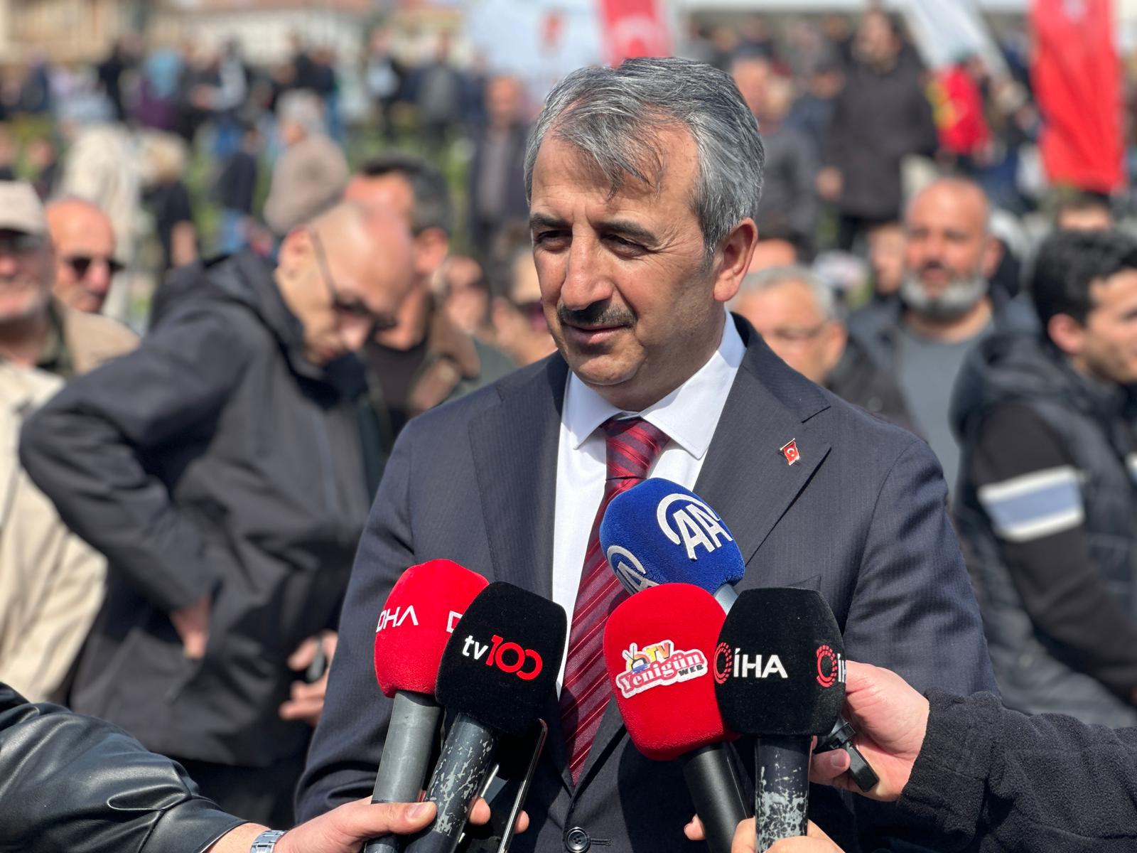 Geçerli görselin alternatif metni yok. Dosya adı: vali.jpg