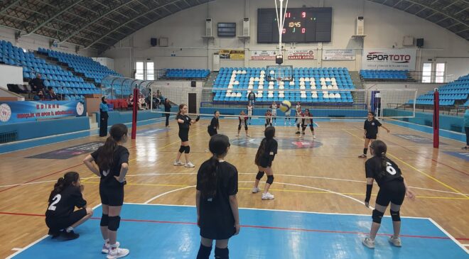 Voleybol Minik Kız İl Birinciliği’nde 4 karşılaşma