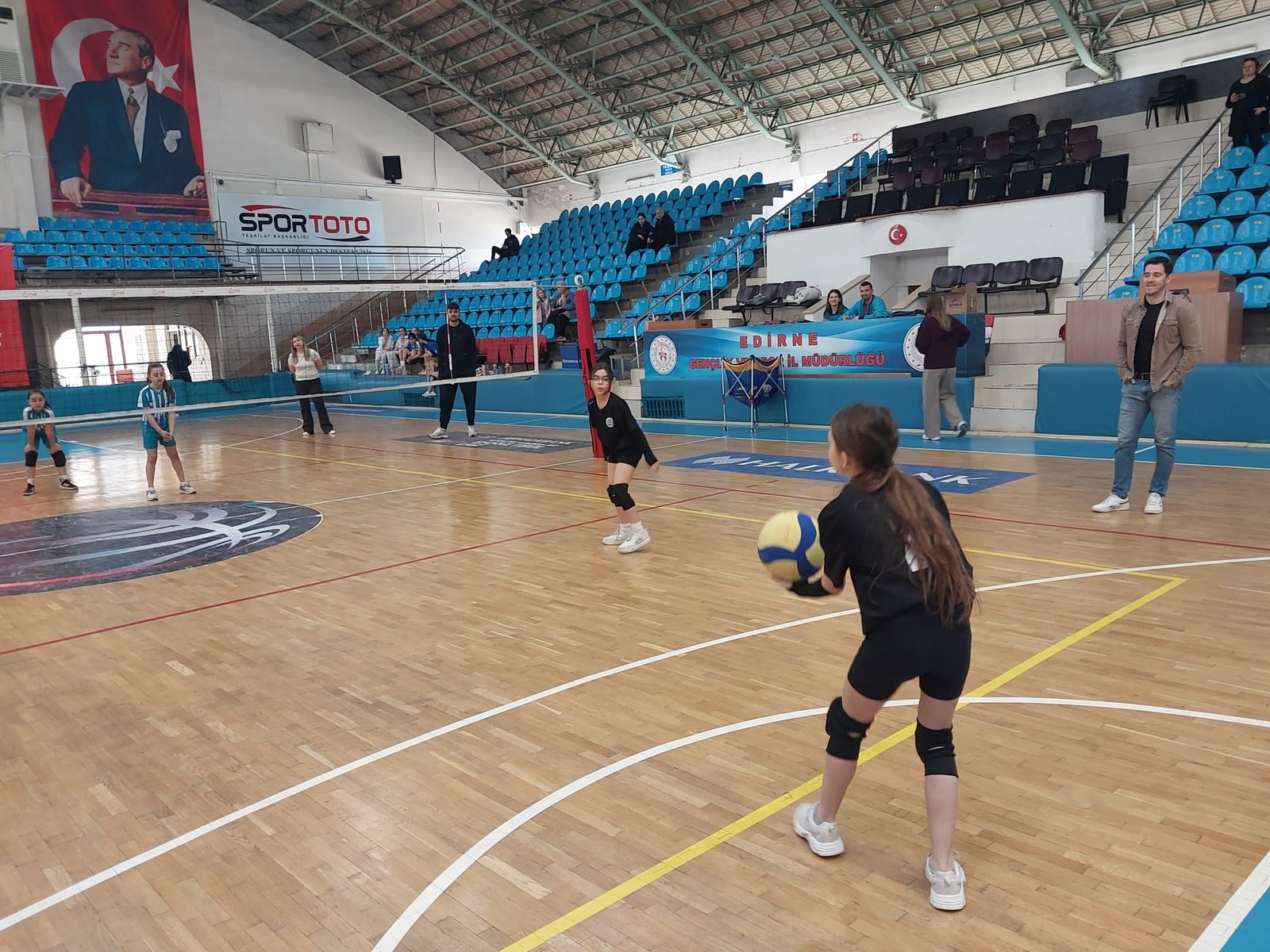 Geçerli görselin alternatif metni yok. Dosya adı: voleybol-5.jpg