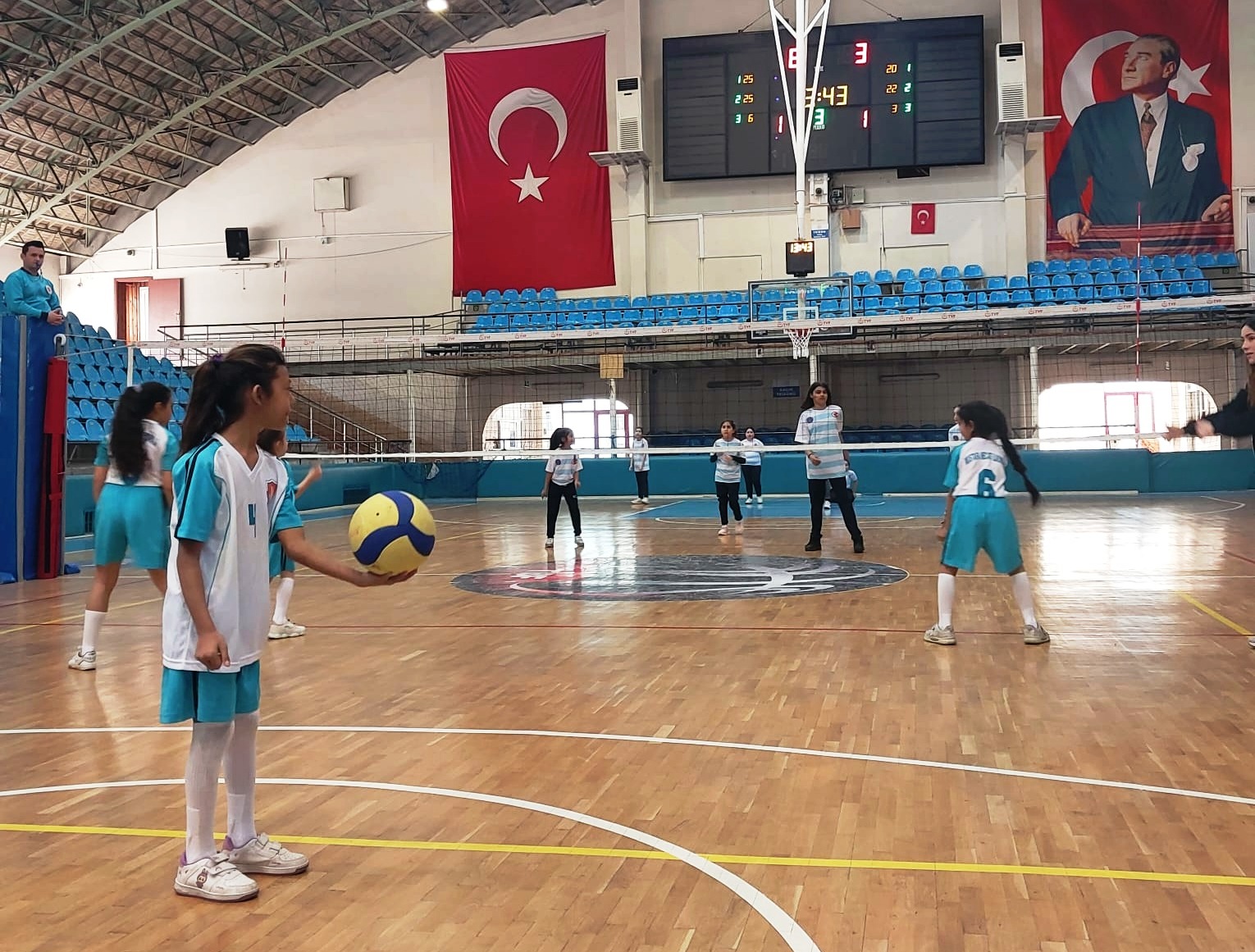 Geçerli görselin alternatif metni yok. Dosya adı: voleybol.jpg