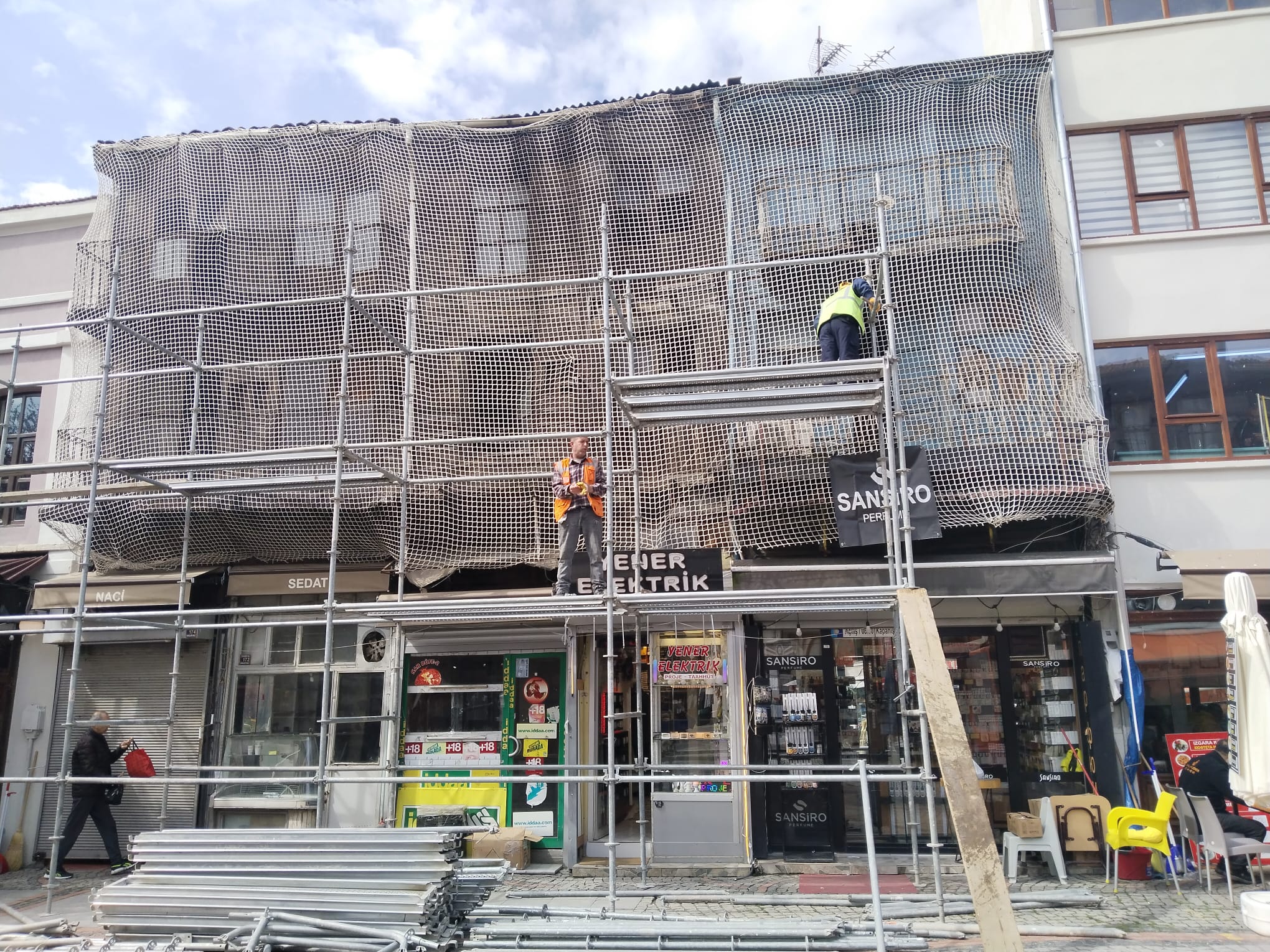 Geçerli görselin alternatif metni yok. Dosya adı: yener-elektrik-dukkanlar1.jpg