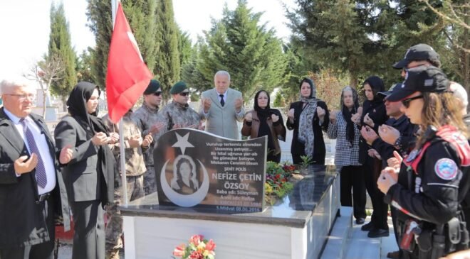 Şehit polisler mezarları başında anıldı