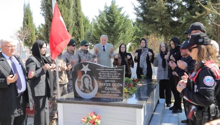 Şehit polisler mezarları başında anıldı