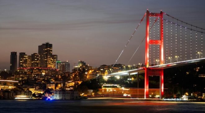 Boğazda Gün Batımı mı Gece mi? Doğru Cruise Deneyimini Seçmek