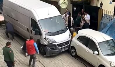 Freni patlayan minibüs iki kişiye çarptı!