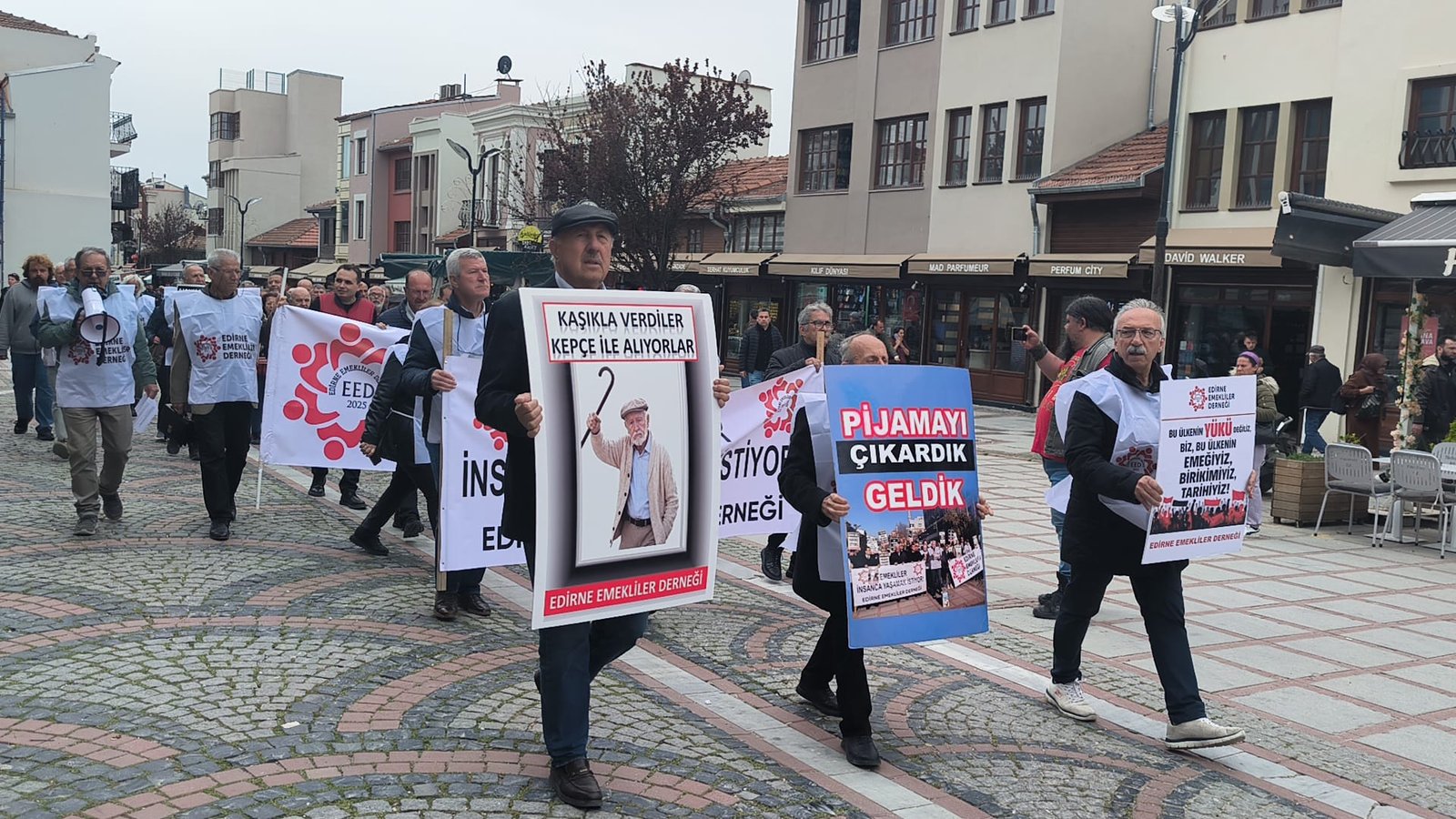 Geçerli görselin alternatif metni yok. Dosya adı: WhatsApp-Image-2026-04-16-at-13.43.07-3.jpeg