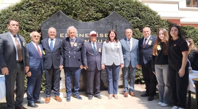 Edirne Liseliler geleneksel pilavda buluştu!