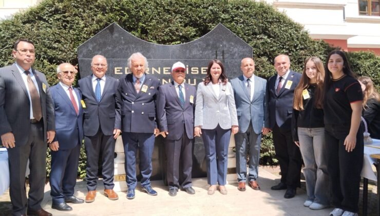 Edirne Liseliler geleneksel pilavda buluştu!