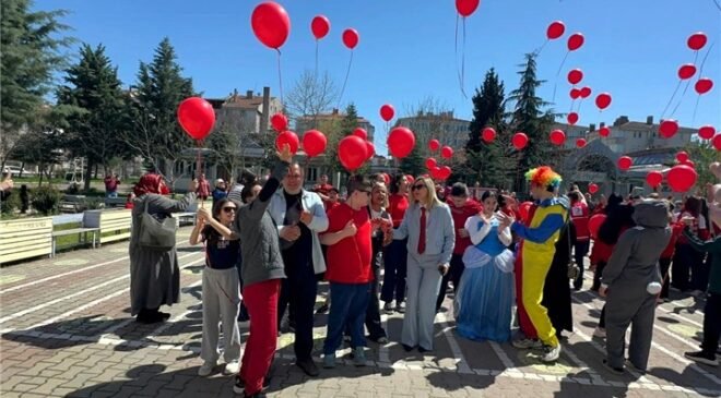‘100 Balon, Tek Dilek: Beni Sevginle Fark Et!’