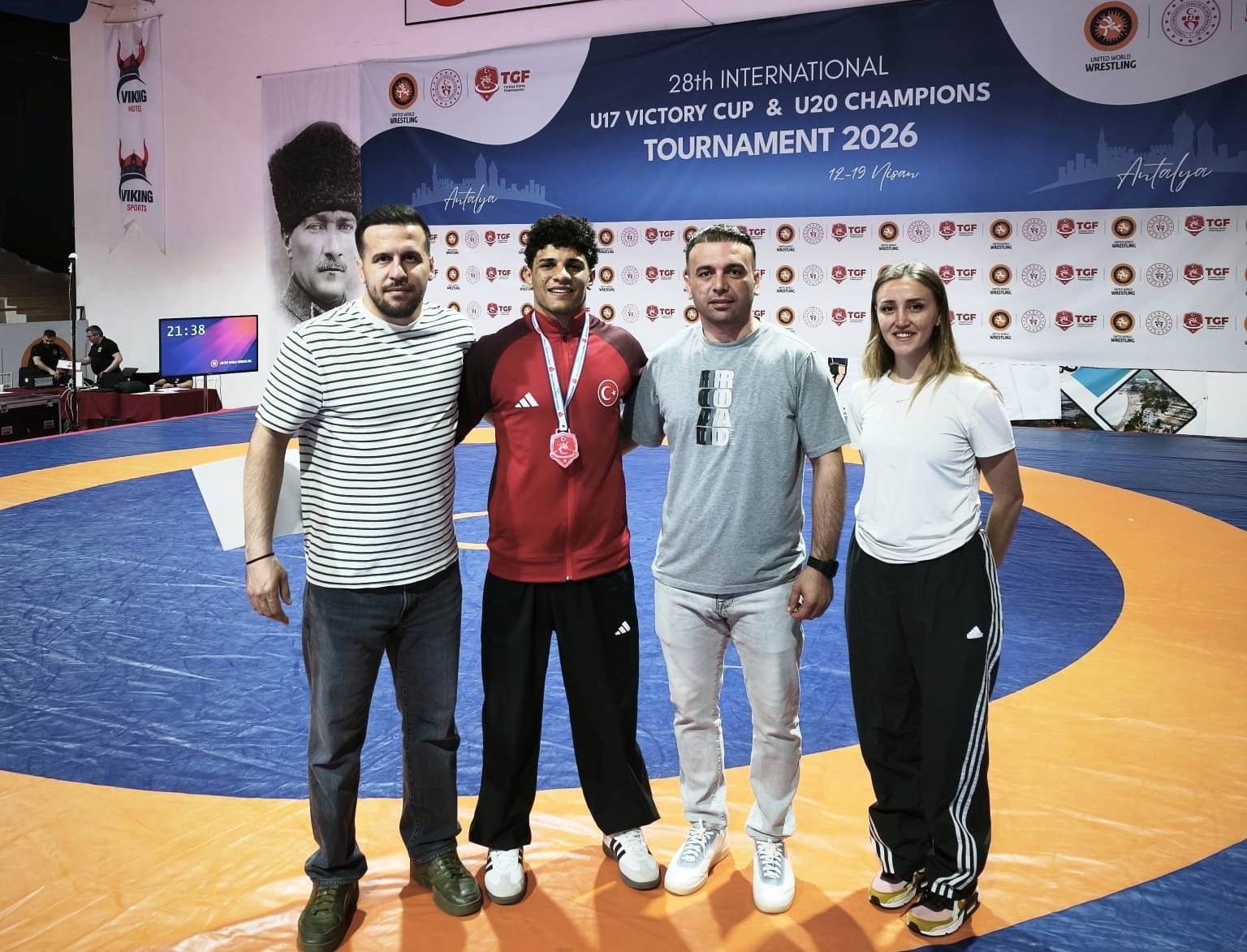 Geçerli görselin alternatif metni yok. Dosya adı: aydincan-gures.jpg