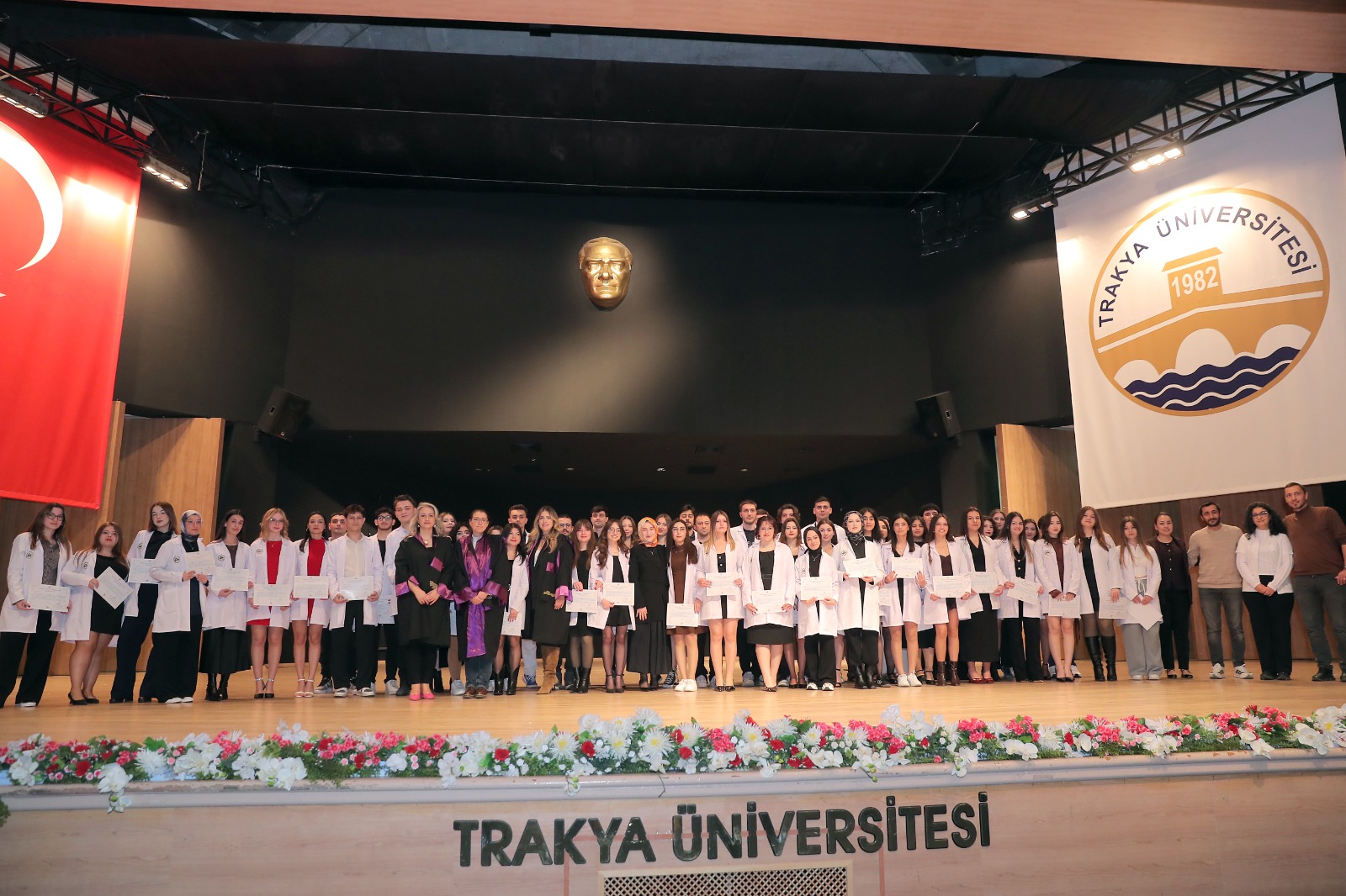 Geçerli görselin alternatif metni yok. Dosya adı: beyaz-onluk-18.jpeg