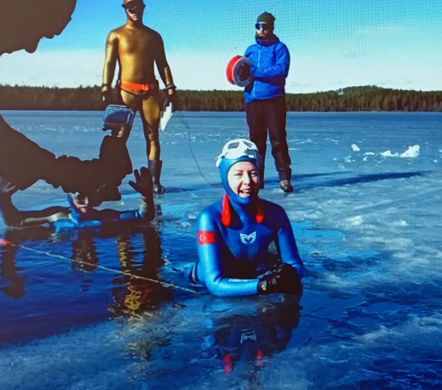 Geçerli görselin alternatif metni yok. Dosya adı: birgul1.jpg