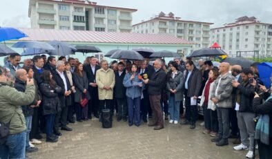 CHP’den cezaevi önünde açıklama