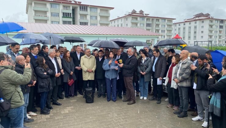 CHP’den cezaevi önünde açıklama