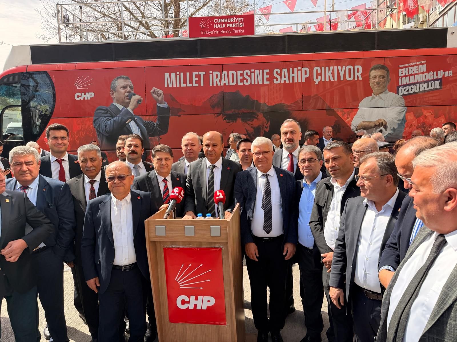 Geçerli görselin alternatif metni yok. Dosya adı: chp-ankara.jpg