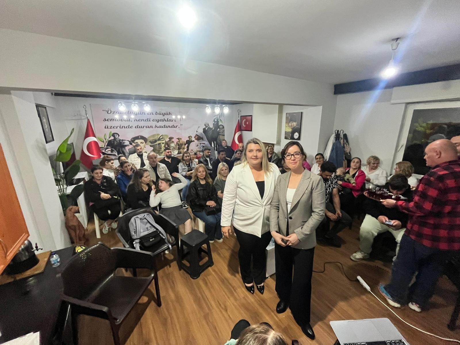 Geçerli görselin alternatif metni yok. Dosya adı: cum-kadinlar2.jpg