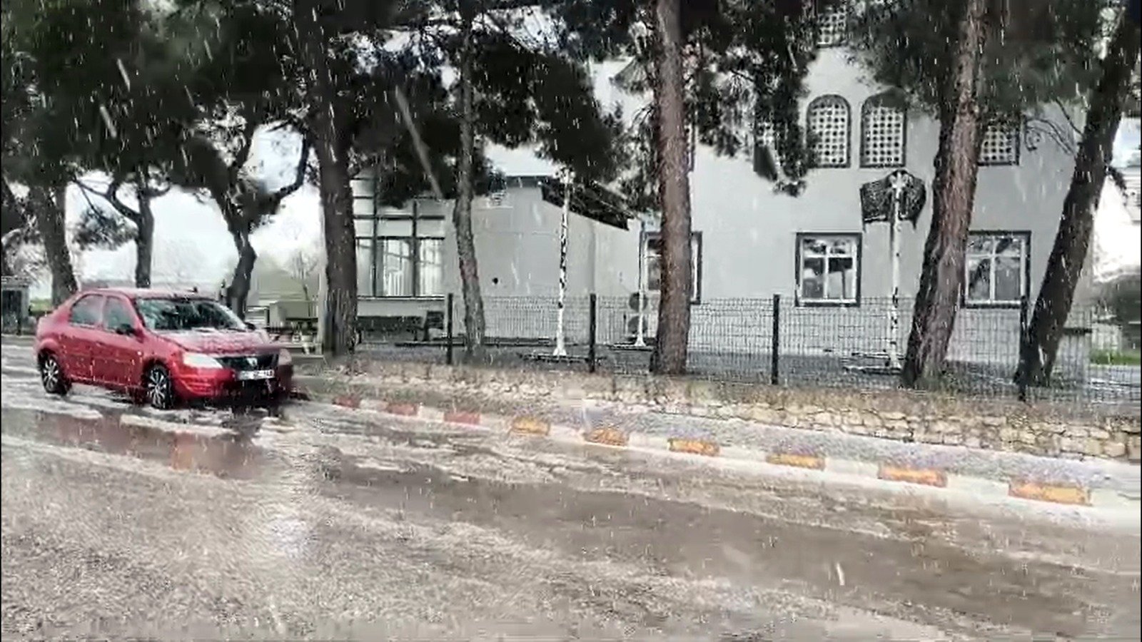 Geçerli görselin alternatif metni yok. Dosya adı: dolu-1.jpeg