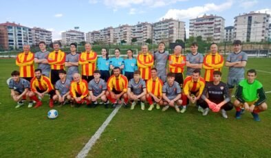 Edirne Lisesi’nin geleneksel maçında mezunlar galip