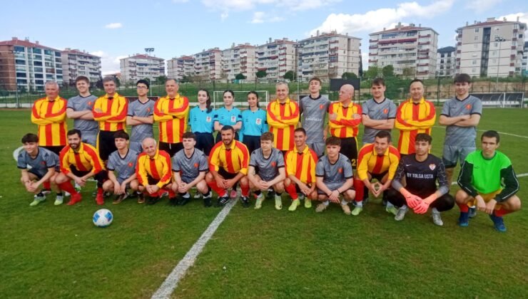 Edirne Lisesi’nin geleneksel maçında mezunlar galip
