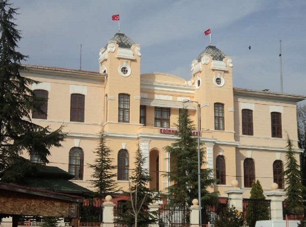 Geçerli görselin alternatif metni yok. Dosya adı: edirne-lisesi.jpg