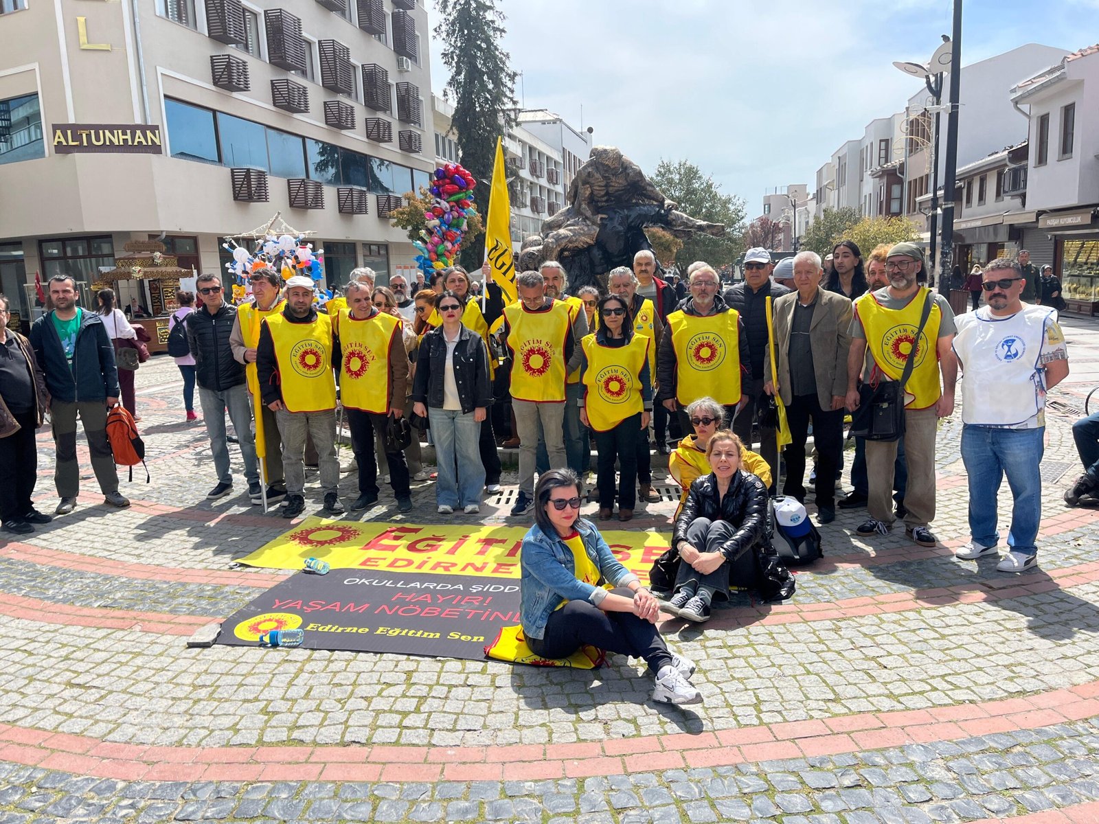 Geçerli görselin alternatif metni yok. Dosya adı: egitimsen2-scaled.jpg