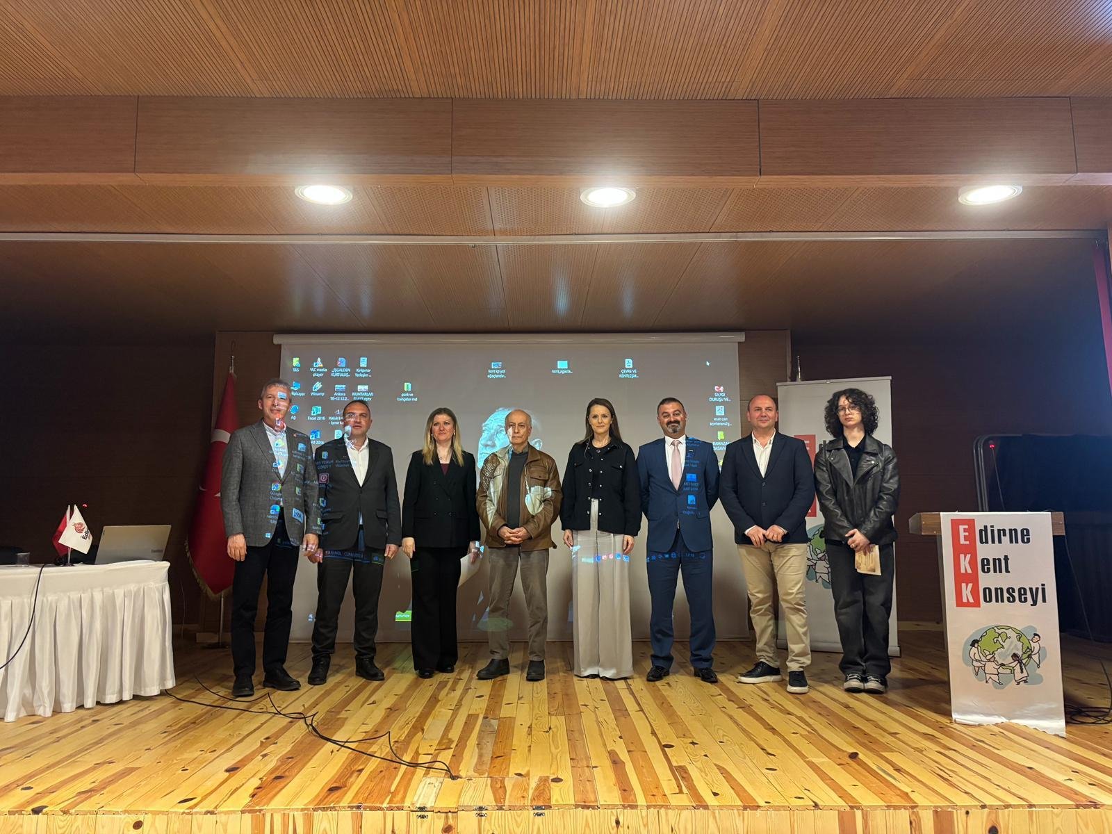 Geçerli görselin alternatif metni yok. Dosya adı: ekk-panel-7.jpeg