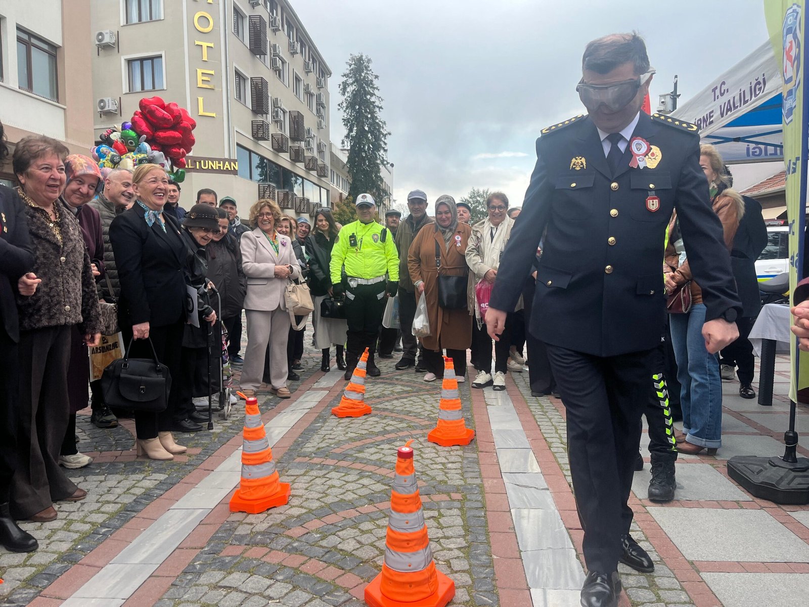 Geçerli görselin alternatif metni yok. Dosya adı: emniyet-muduru-13-scaled.jpeg