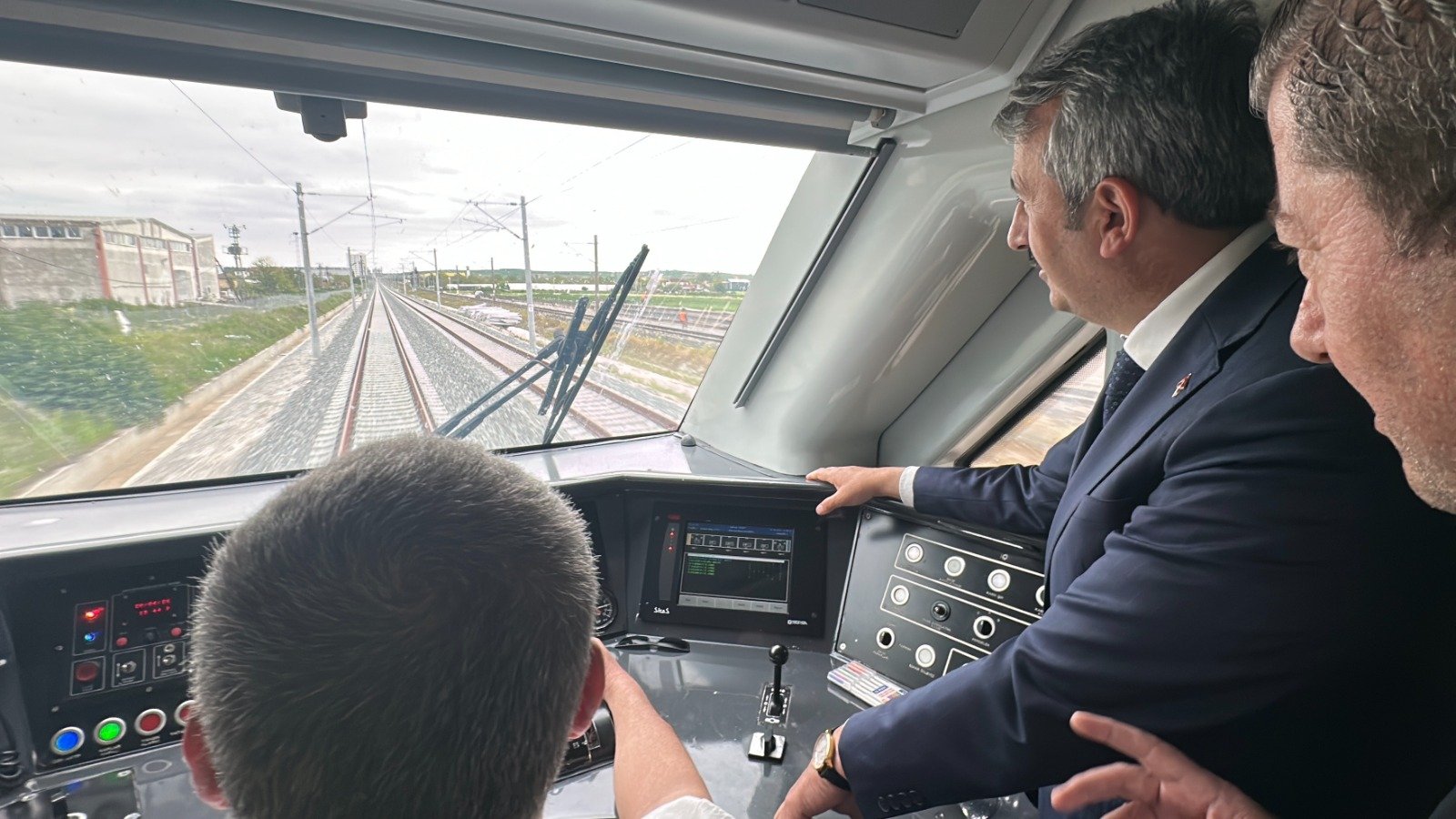 Geçerli görselin alternatif metni yok. Dosya adı: hizli-tren-5.jpeg