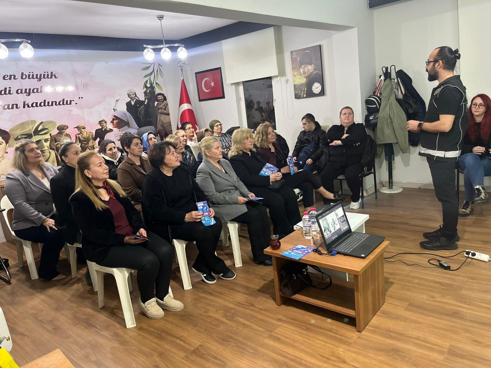 Geçerli görselin alternatif metni yok. Dosya adı: narkotik-anne1.jpg